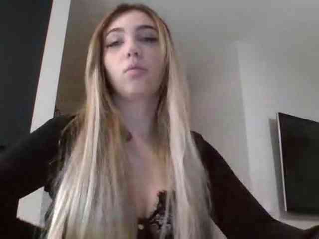 LilyHot webcam