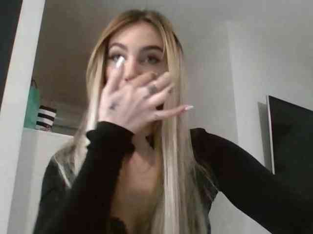 LilyHot webcam
