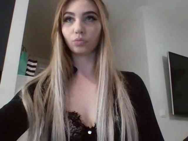 LilyHot webcam