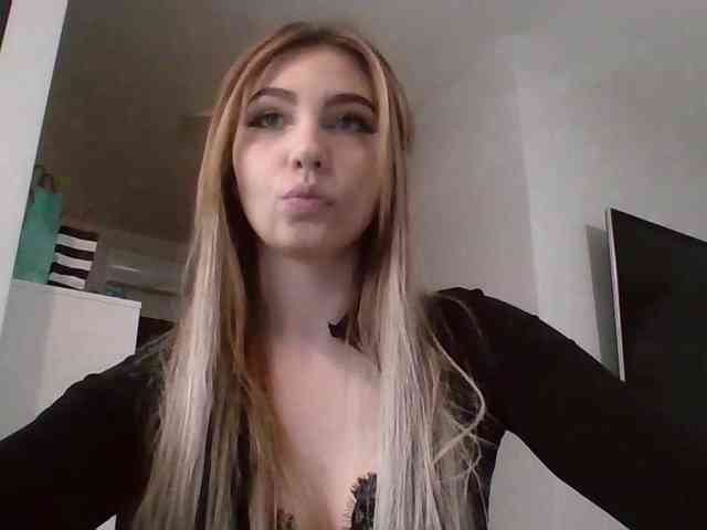 LilyHot webcam