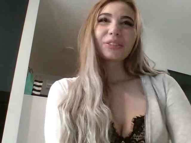 LilyHot webcam