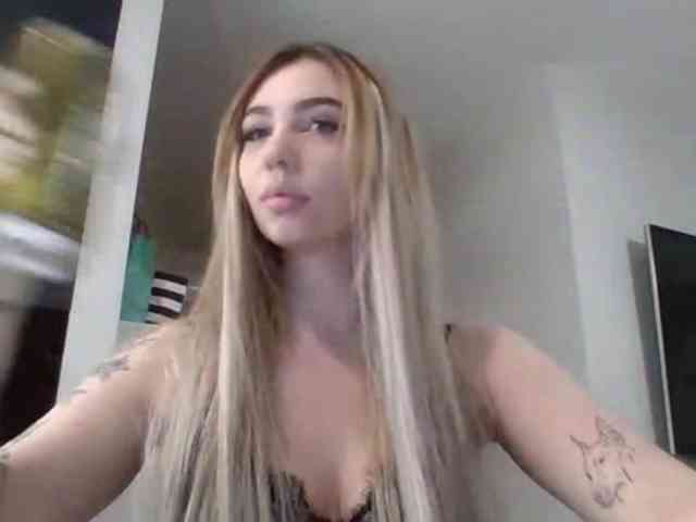 LilyHot webcam