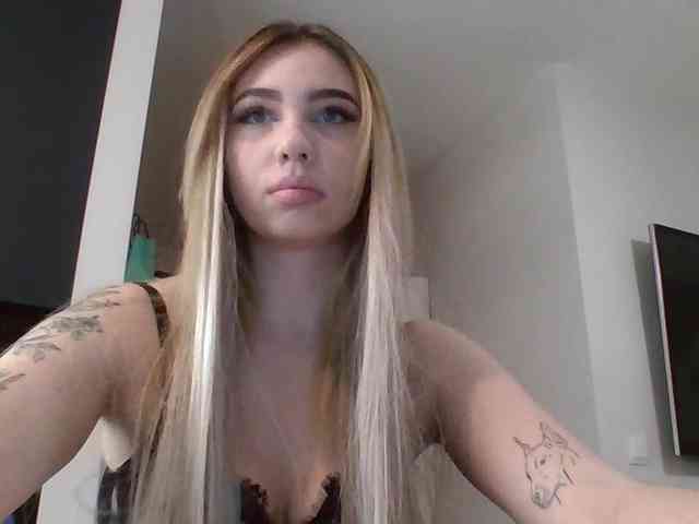 LilyHot webcam