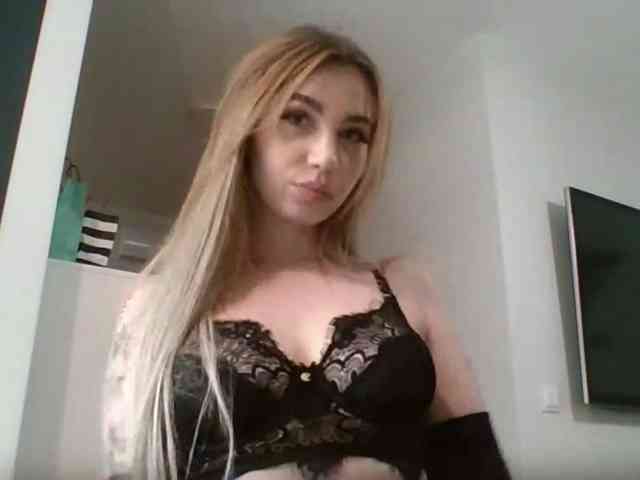 LilyHot webcam