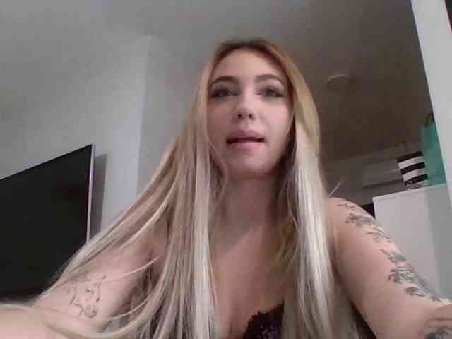 LilyHot webcam