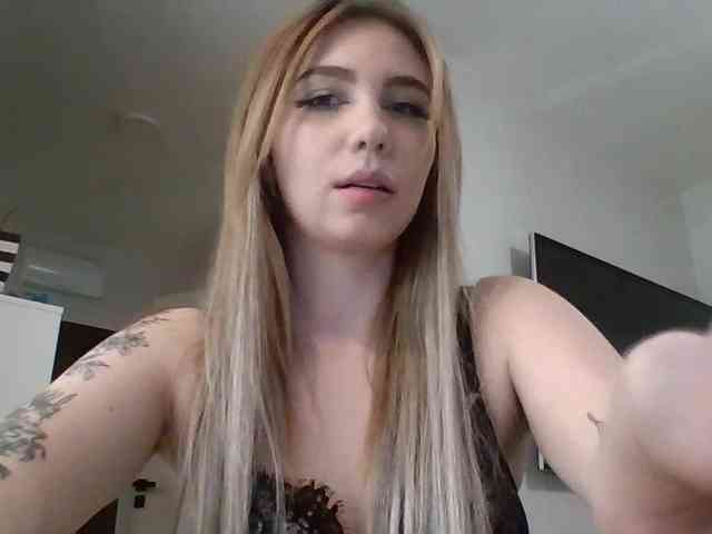 LilyHot webcam