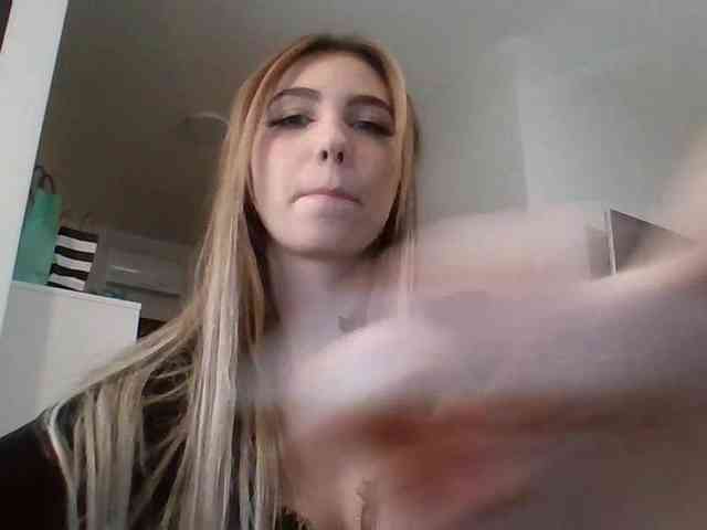 LilyHot webcam