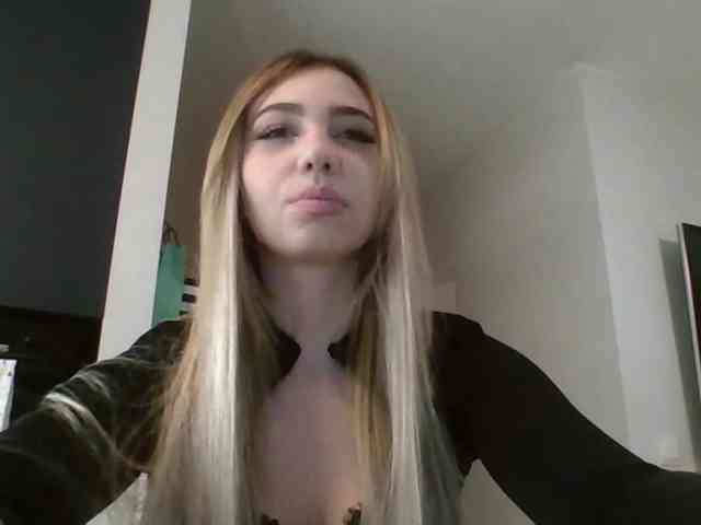 LilyHot webcam