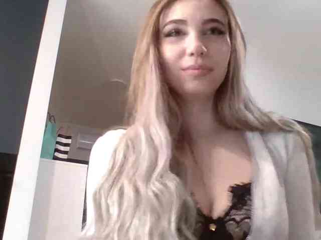 LilyHot webcam