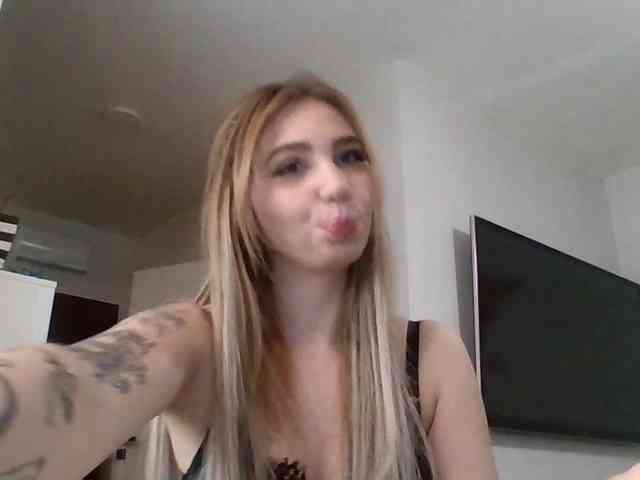 LilyHot webcam