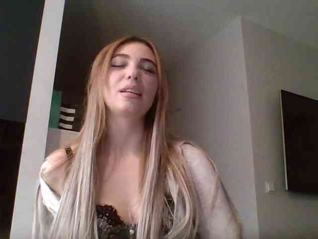 LilyHot webcam