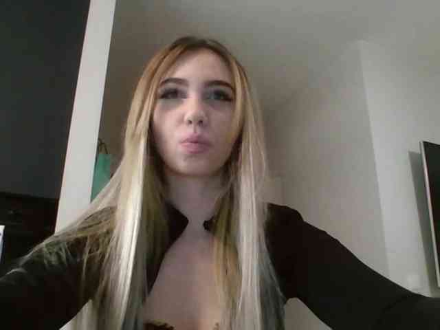 LilyHot webcam