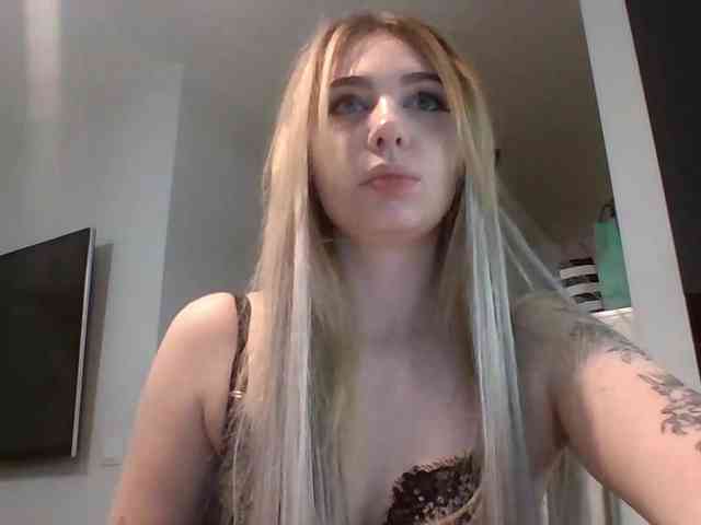 LilyHot webcam