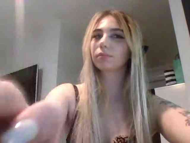 LilyHot webcam