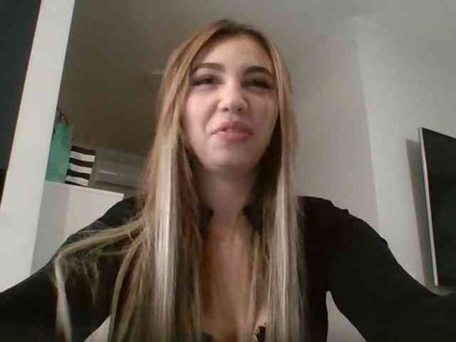 LilyHot webcam