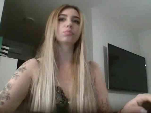 LilyHot webcam