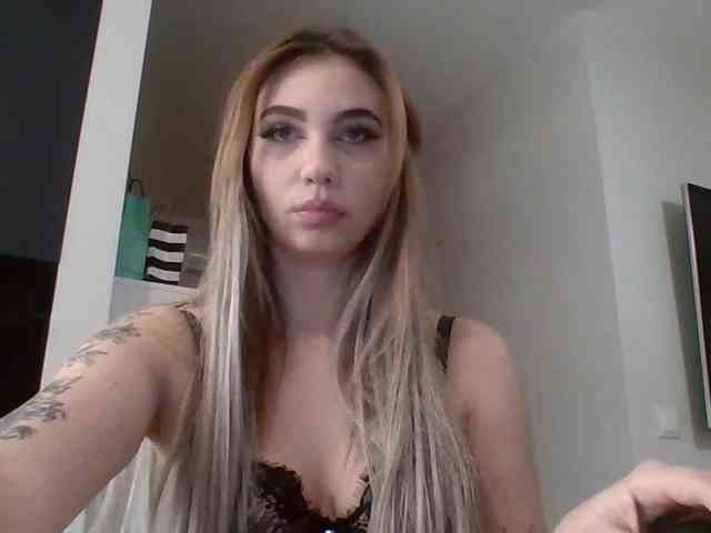 LilyHot webcam