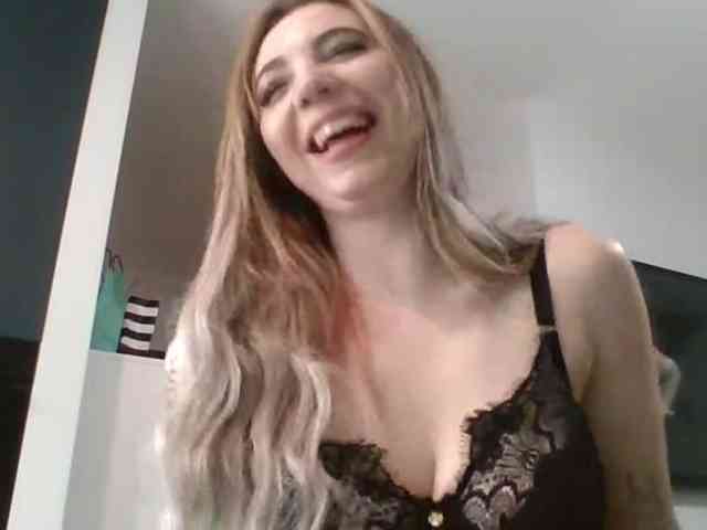 LilyHot webcam