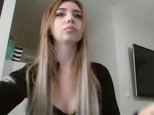 LilyHot webcam