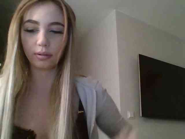 LilyHot webcam
