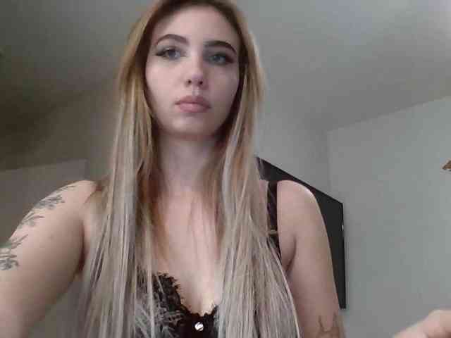 LilyHot webcam