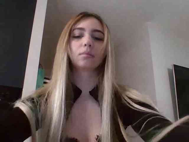 LilyHot webcam