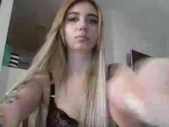 LilyHot webcam