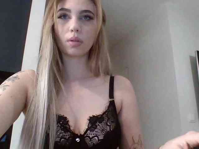 LilyHot webcam