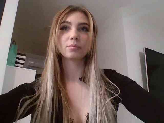LilyHot webcam