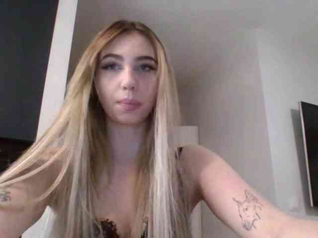 LilyHot webcam