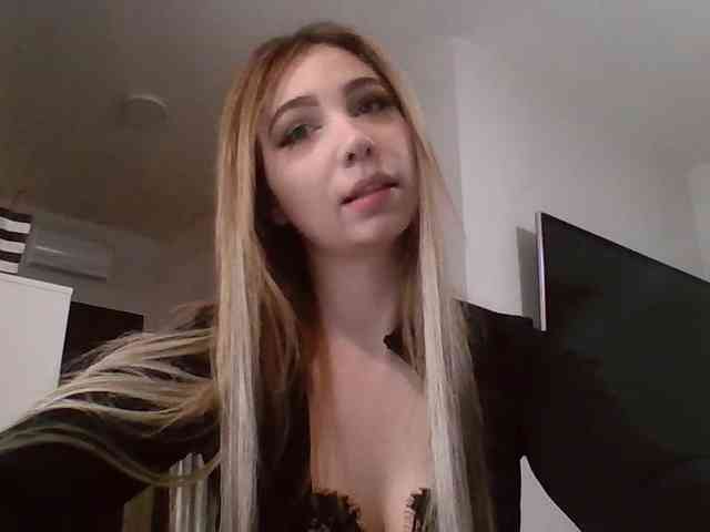LilyHot webcam