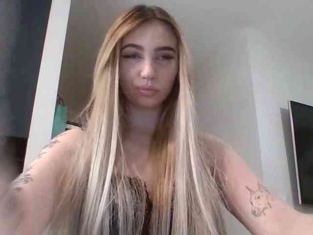 LilyHot webcam