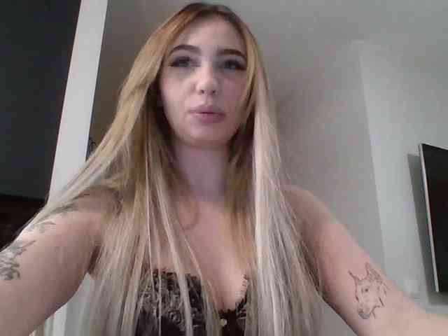 LilyHot webcam