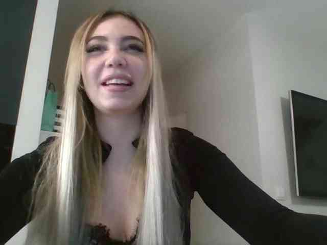 LilyHot webcam