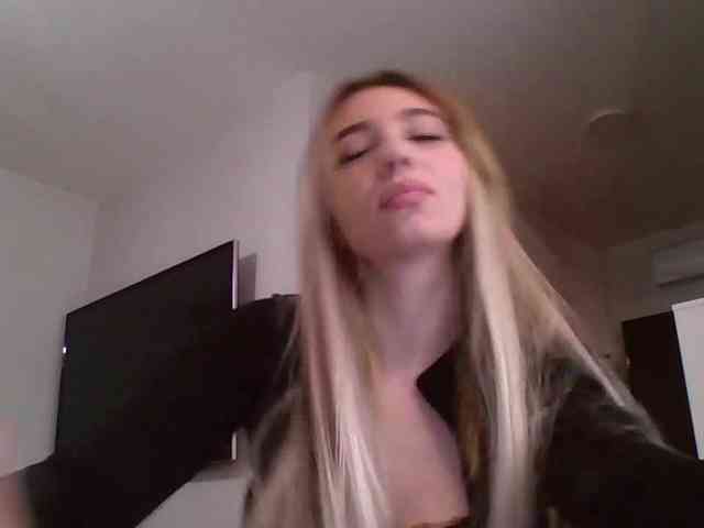 LilyHot webcam