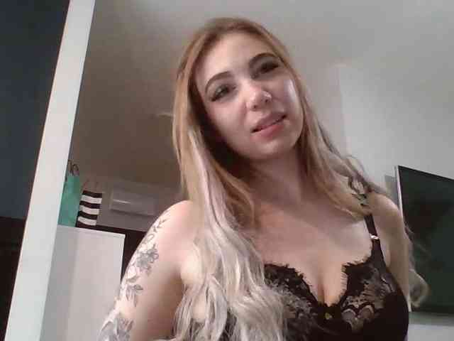 LilyHot webcam
