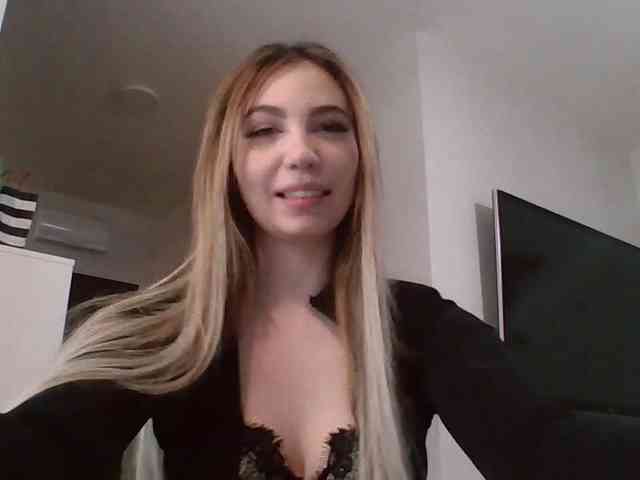 LilyHot webcam