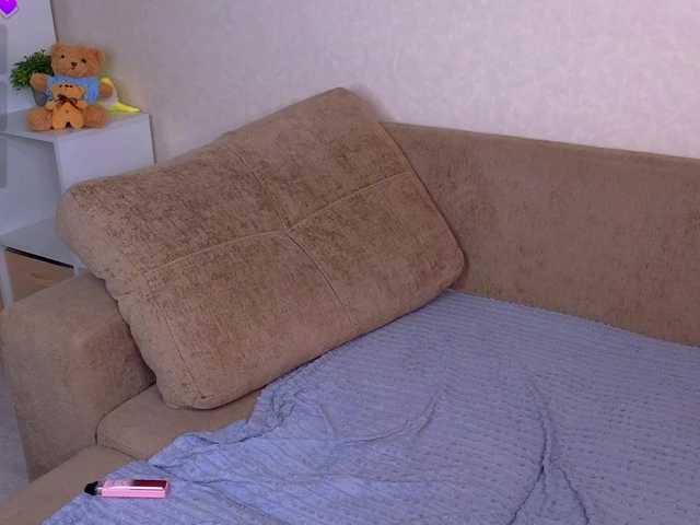 mialikeu's BongaCams show and profile