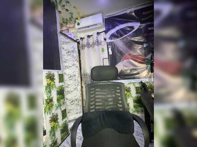 RheaDesire's BongaCams show and profile