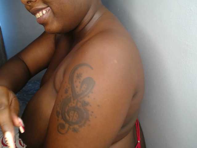 AssBosset's BongaCams show and profile