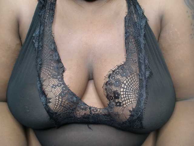 AssBosset's BongaCams show and profile