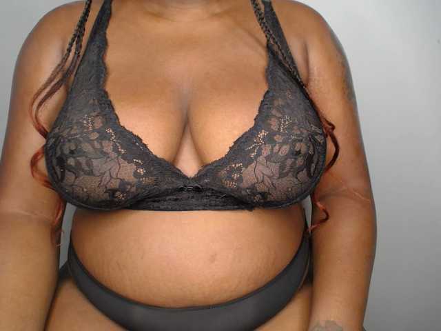 AssBosset's BongaCams show and profile