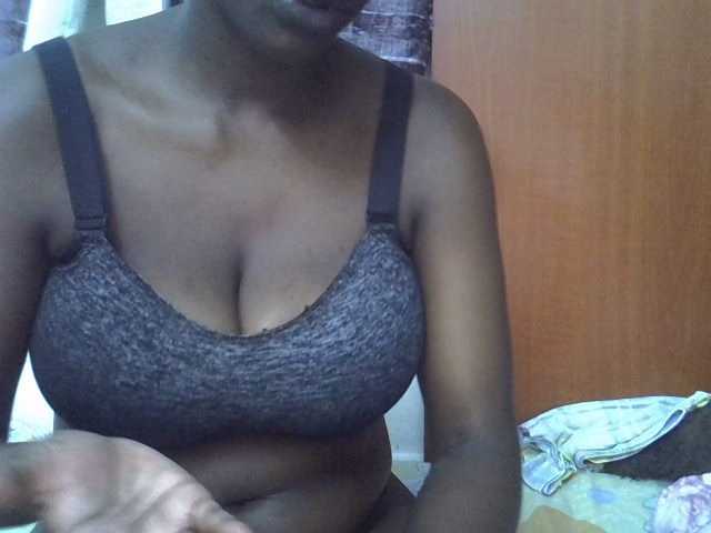 Sexxyboobs2's BongaCams show and profile