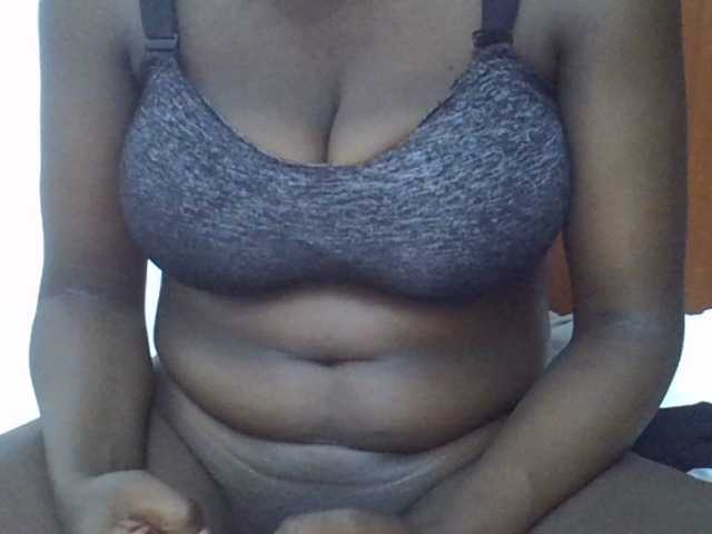 Sexxyboobs2's BongaCams show and profile