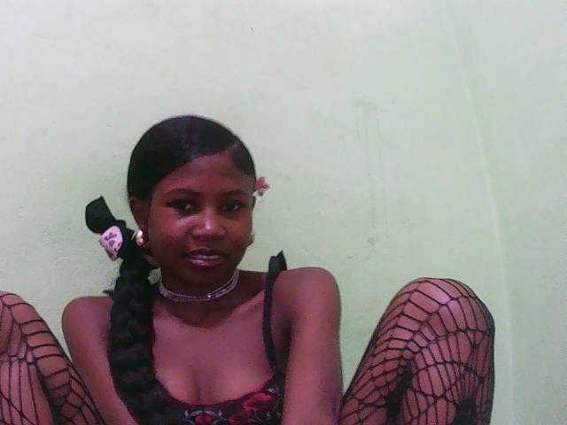 le modèle Sylvia6 est en webcam porno dans un show sur le site bongacams, il possède les tags suivants: Ebony,Brunette,Shaved