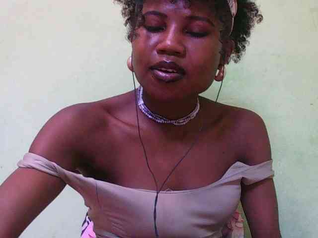 Sylvia6 Live Webcam on BongaCams