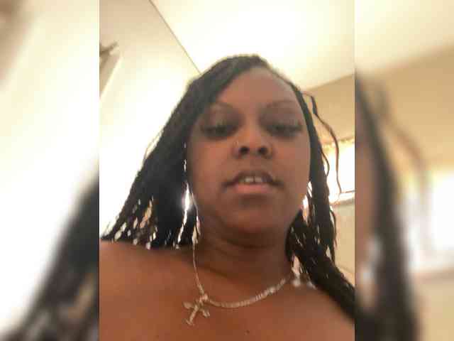 Chaneldafinesttt... Live Webcam on BongaCams