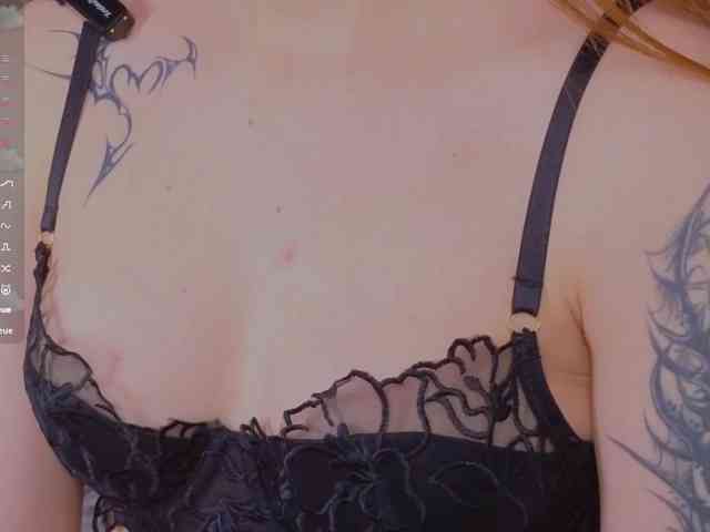 WICKEDEMBER Live Webcam on BongaCams