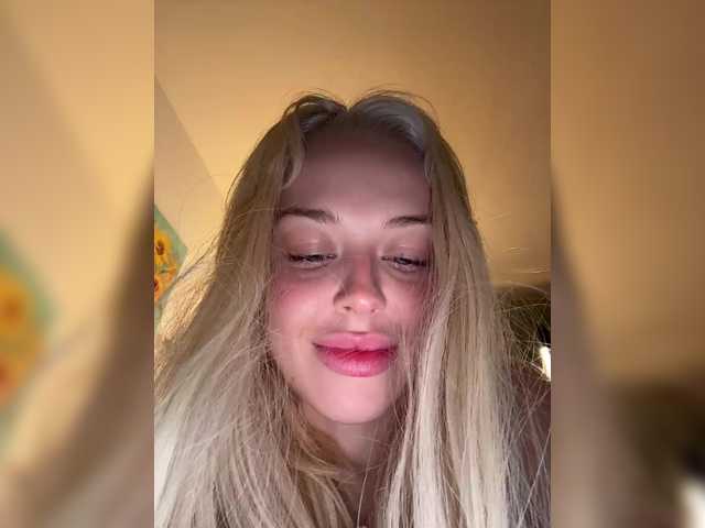 Tutti-fruttii's BongaCams show and profile