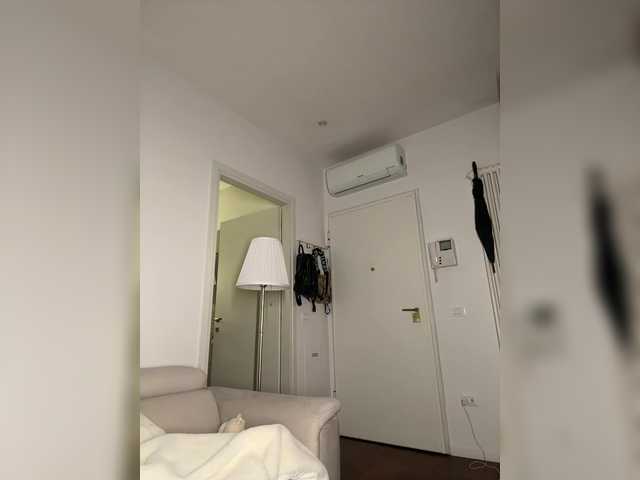 Tutti-fruttii's BongaCams show and profile